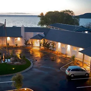 度假村 围邑湖滨spa度假酒店 ****